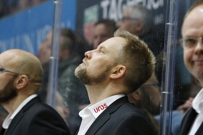 Mikko Mannerin viimeinen seuratason työtehtävä ennen olympialaisia oli Oulun Kärppien luotsaaminen liigaottelussa, jossa vastassa oli hänen kasvattajaseuraansa Vaasan Sport. KUVA: LEHTIKUVA / TIMO HEIKKALA