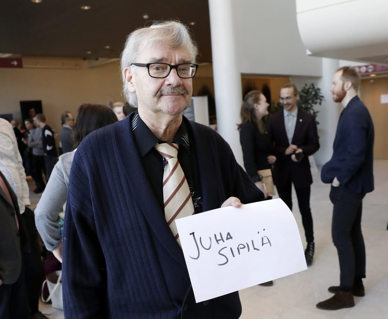 Eläkeläinen Heikki Saarela olisi toivonut puhetta siitä paljonko veroja voidaan enimmillään nostaa.