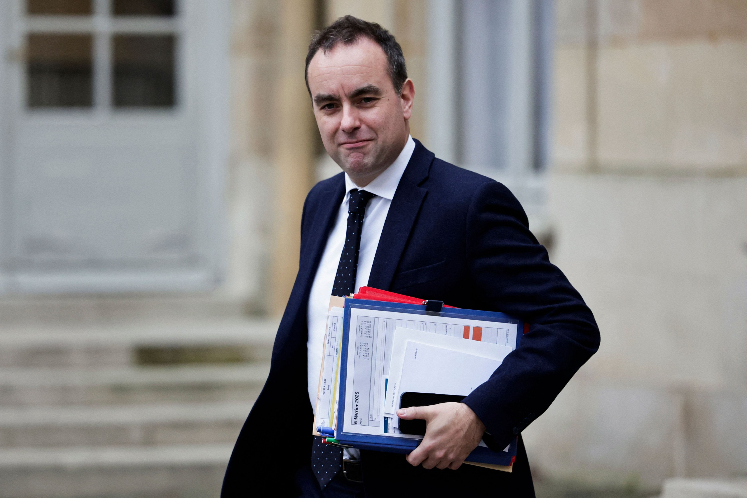 Macron nimesi pääministeriksi nykyisen puolustusministerin Sebastien Lecornun