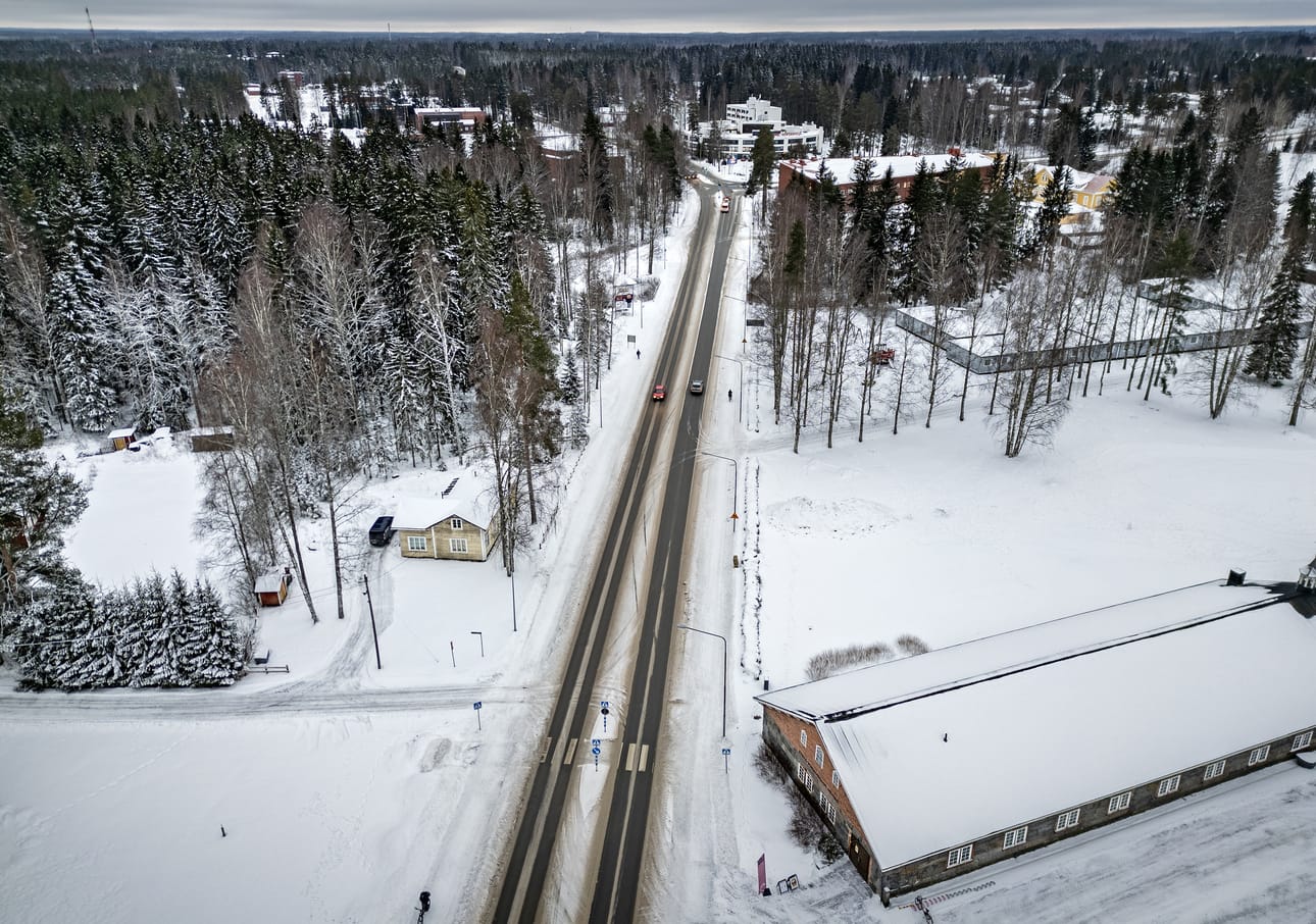 Kauppoja kaavoitetaan Törnäväntien itäpuolelle eli Seinäjoen keskustasta päin katsottuna vasemmalle puolelle.