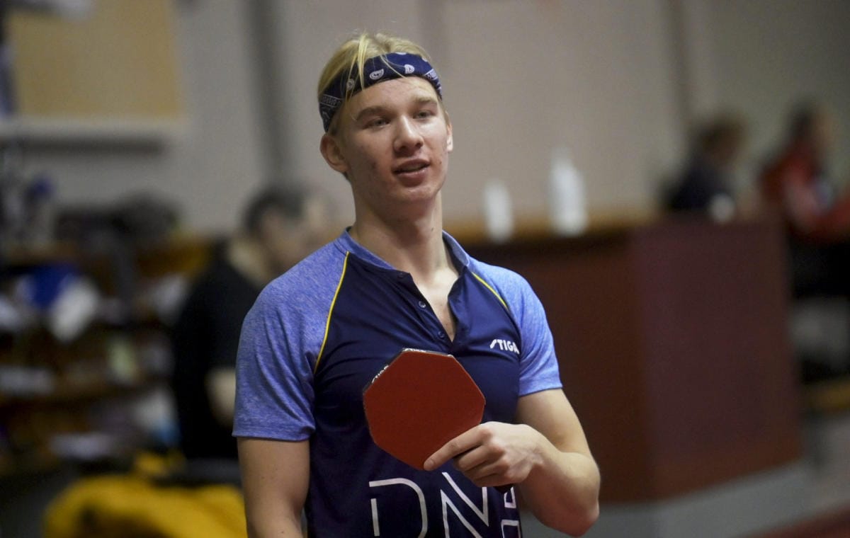 Alex Naumi on panostanut viime viikot tiukkaan harjoitteluun ensin Ruotsissa ja sitten Unkarissa. Kuva joulukuulta 2021 Pöytätennisliiton mediatilaisuudesta Helsingissä. LEHTIKUVA / Vesa Moilanen