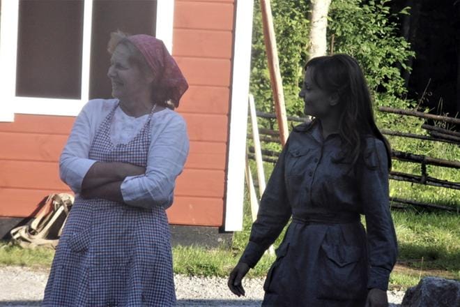 Suvi Kantonen (vas) ja Tarja Kultavuori kuuluvat Het-teatterin tiimiin.
