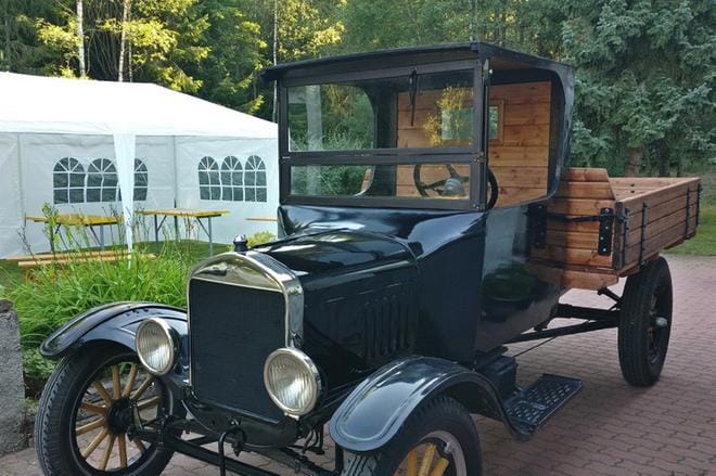 Lakaniemen entisöimä TT-Ford vm. 1925 on tuotu Suomeen 1930-luvun alussa Yhdysvalloista. KUVAT: JOUNI LAKANIEMI