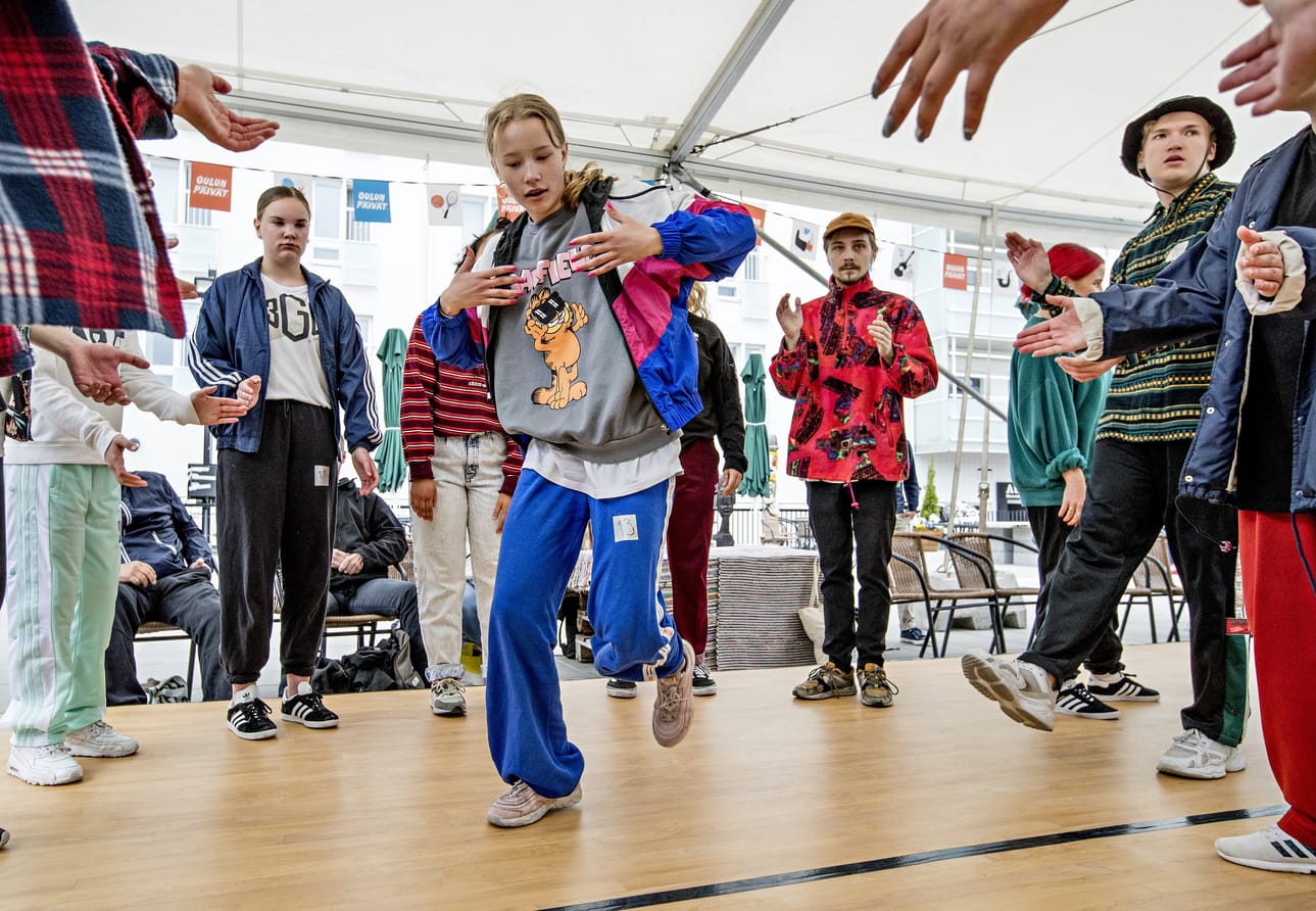 Rinkikarsinnoissa jokainen tanssija käy vuorollaan tanssimassa ringin keskellä. Näin kaikki pääsevät nauttimaan toistensa tanssista.