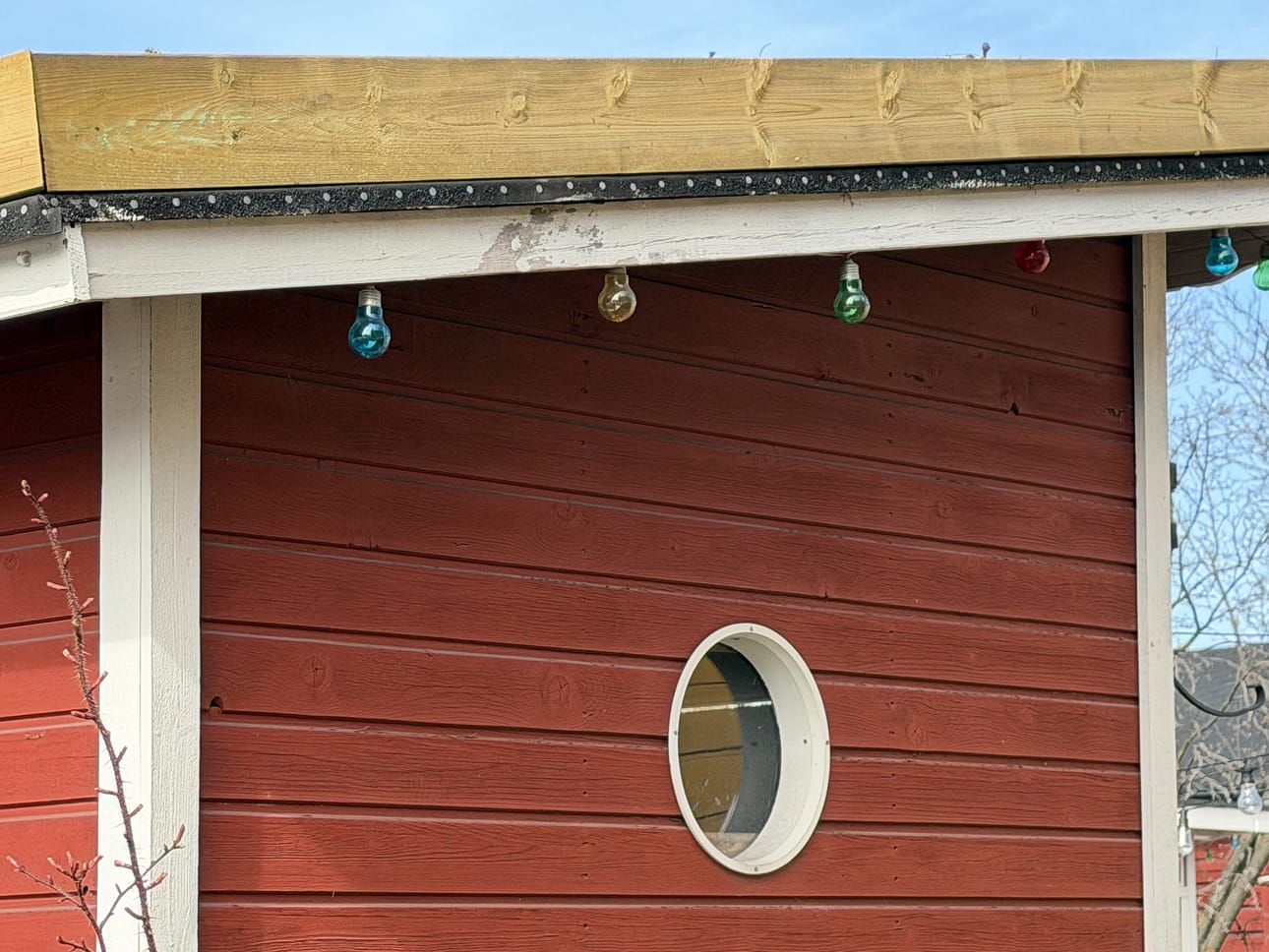 6. Tällä tontilla Bergbomien lahjoitusvaroin rakennetussa talossa kävivät köyhät tytöt koulua.