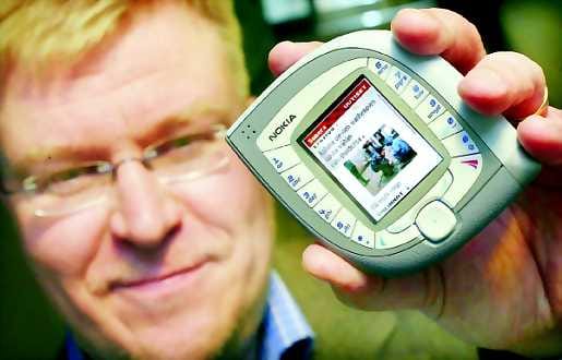Umts tuo nopeutta. Mobile Forumin ohjelmajohtaja Olli Lukkari Oulun seudun osaamiskeskuksesta kertoo käyttävänsä nykyään gprs-yhteyttä esimerkiksi uutisvideoiden seurantaan. Umtsilla puhtia pitäisi tulla tiedonsiirtoon lisää.