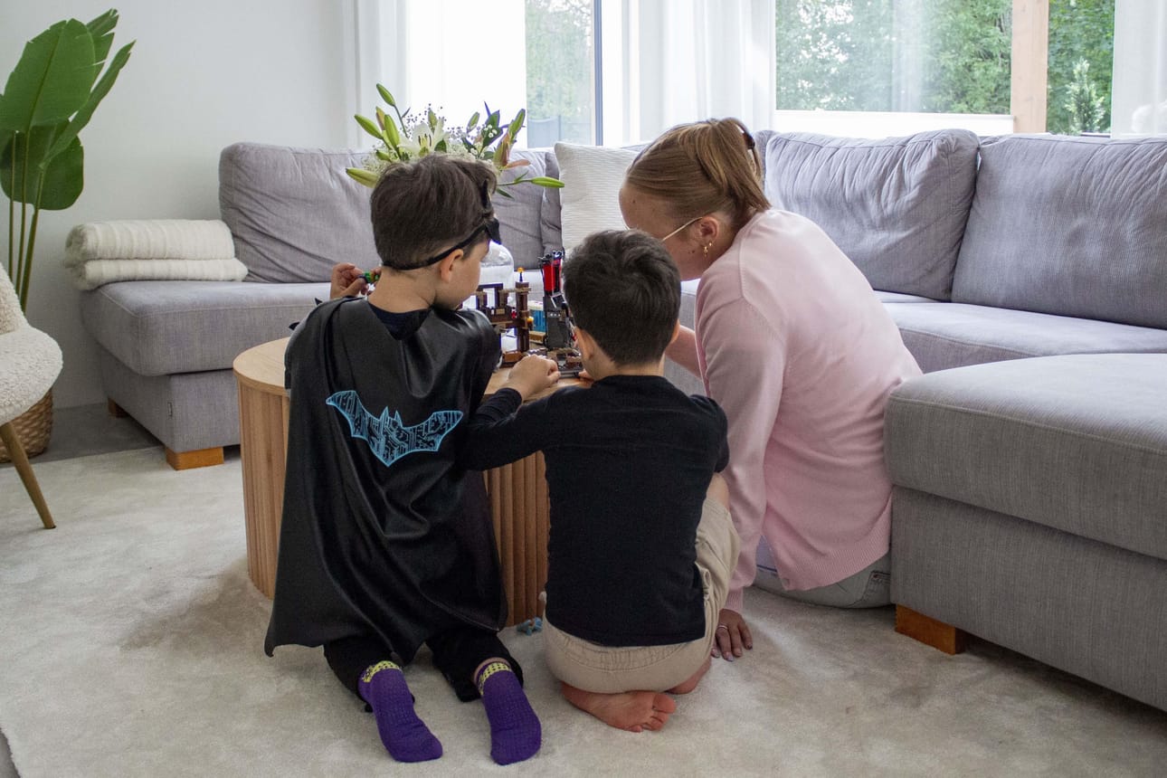Toimiva arki tarkoittaa kirjoittajan mielestä työtä tai opiskelupaikkaa, kotia, riittävää toimeentuloa ja palveluja, joihin pääsee ajoissa. Kuvituskuva.