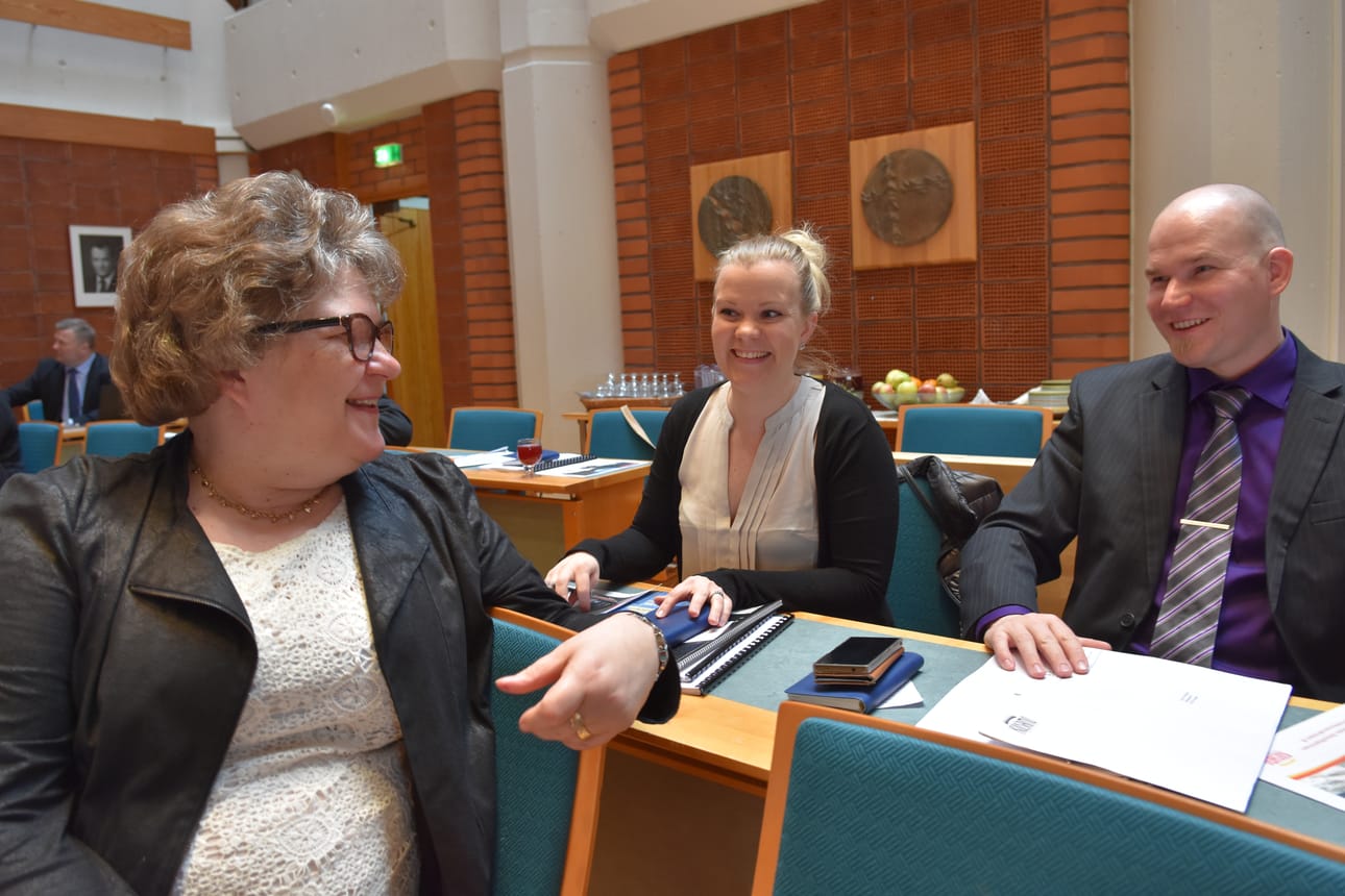 Salme Sahi, Mervi Tornberg-Karjalainen ja Tuomo Pulkkanen ovat keskustan uutta valtuustoryhmää.