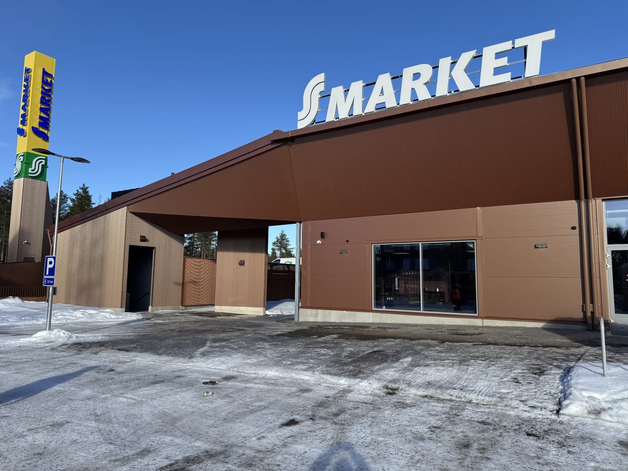 Hiukkavaaran S-market avautuu Hiukkavaaran keskukseen.