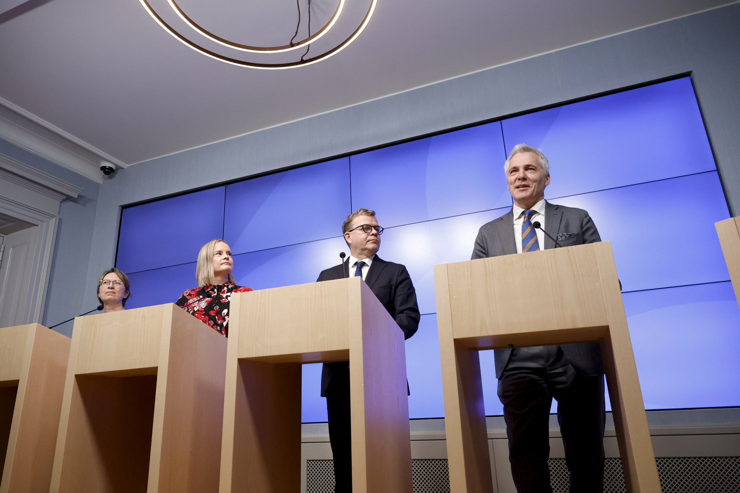 Hallitus ajautui pitkään kiistaan kuntien rahoista – muutoksia on mahdoton hyväksyä, sanoo Adlercreutz