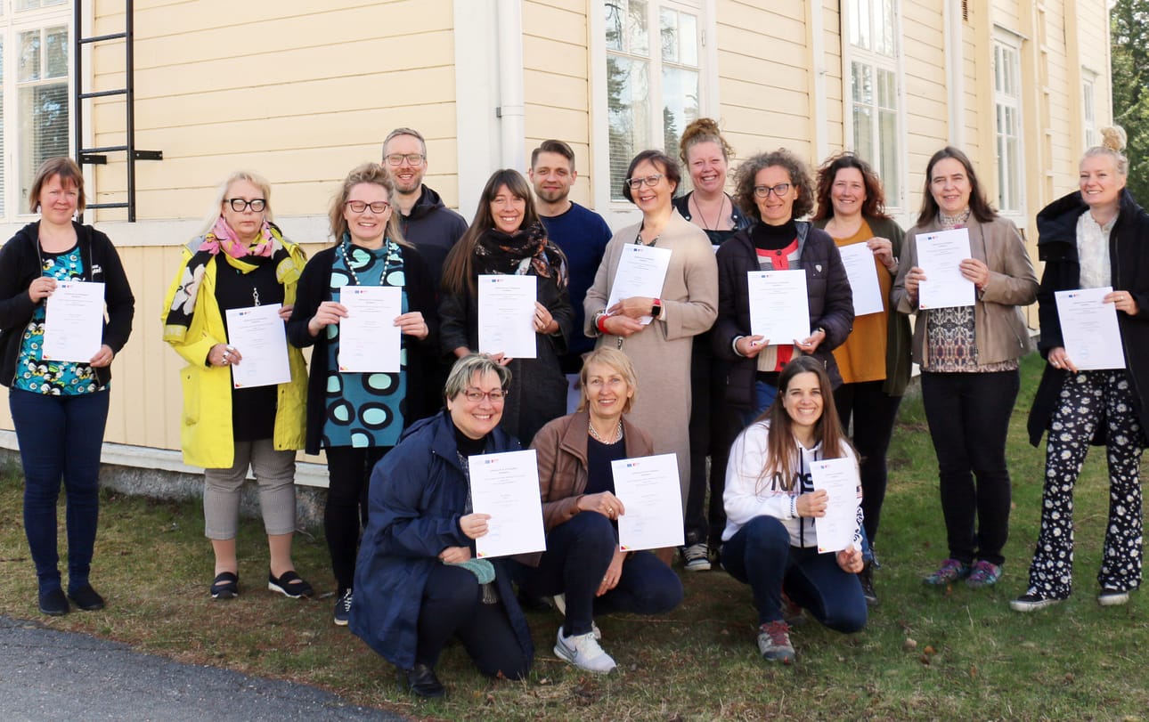 Show-VET-hankkeen kansainväliset osallistujat kuvattuna Sedun Ähtärin kampuksella Tuomarniemellä toukokuussa.