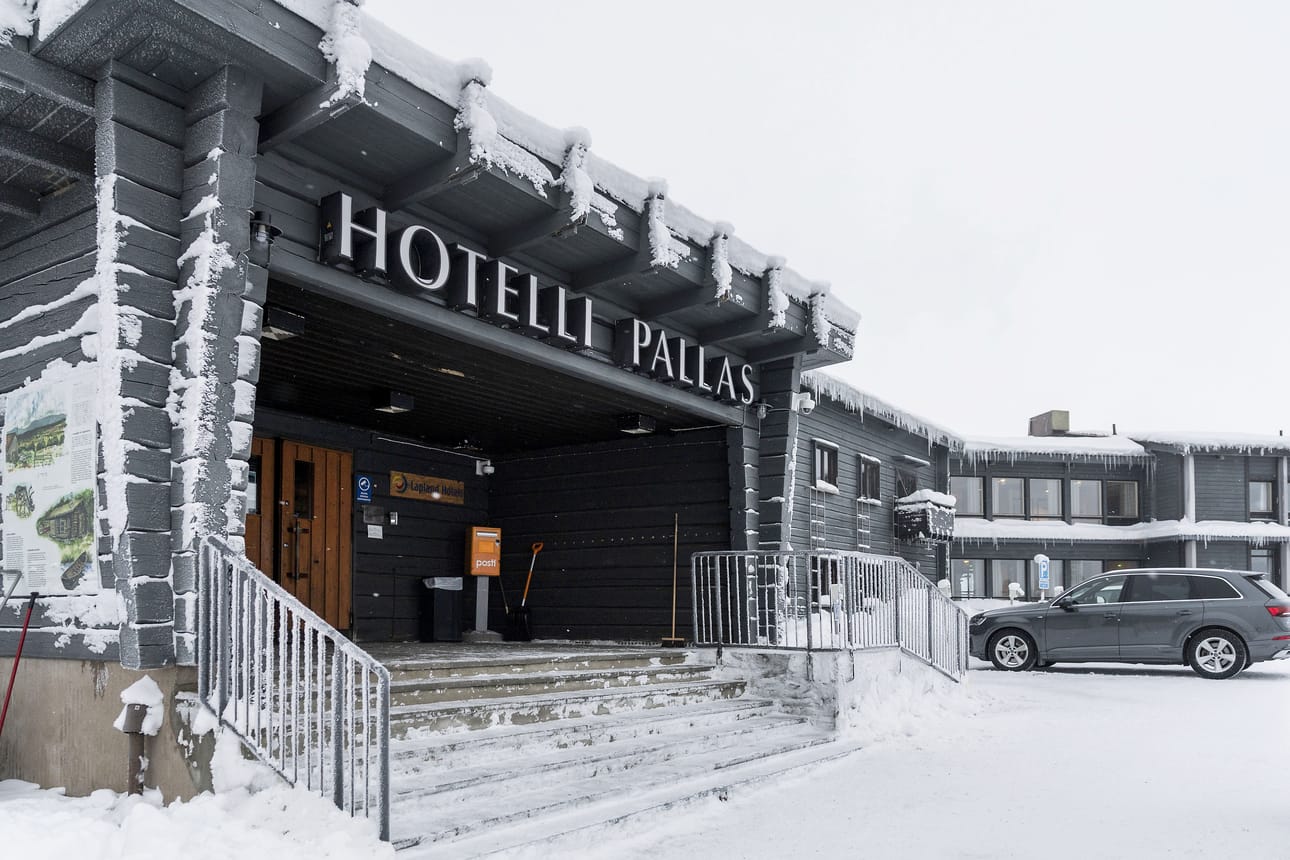 Keskimäärin Suomen kalleimmat hotellihuoneet olivat Lapissa, 356 euroa. Kuvassa Muoniossa sijaitseva hotelli Pallas, joka aikoo laajentaa.