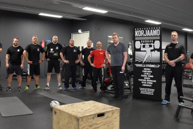 Näitä miehiä yhdistää rakkaus rugbyyn: Dlovan Hankaniemi, Aleksi Perttula, Janne Joensuu, Juhana Hirviniemi, James Mc Dade, Anssi Kiviluoto, Quentin Sobrie ja Lasse Ilves, Joni Lemponen, Eetu Jalonen. KUVA: JYRKI TALVITIE