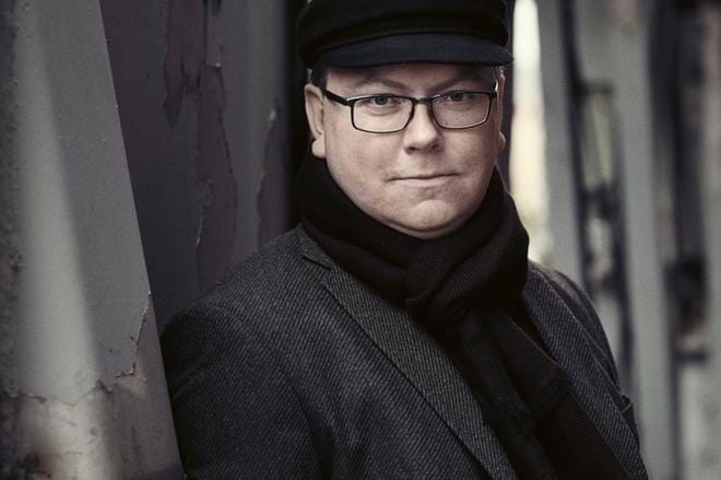 Mikko Porvali työskentelee Sisä-Suomen poliisi­laitoksen rikoskomisariona. Tällä hetkellä hän on puolentoista vuoden pestillä puolustusvoimissa ja osallistuu tiedustelulakiin liittyvän koulutuksen suunnitteluun. Porvalin uusi teos Tiedustelun näkymätön historia julkaistaan tänään. KUVA: RIIKKA KANTINKOSKI