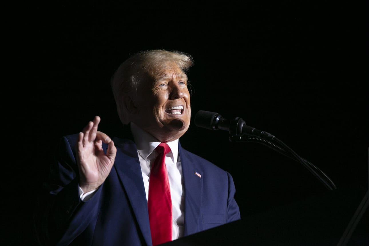 Asiakirjajupakan lisäksi Trumpia vastaan on käynnissä useita muitakin oikeusjuttuja, joissa puidaan muun muassa hänen liiketoimiinsa liittyviä epäselvyyksiä. LEHTIKUVA/AFP