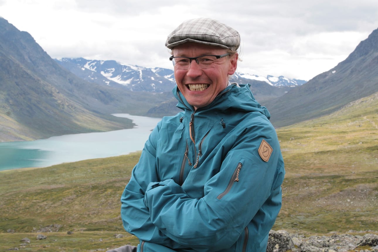 Luontokuvaaja ja tietokirjailija Harri Ahonen kirjoitti kymmenennen kirjansa Suomen rannikon reiteistä. Tämä kuva tosin on otettu Jotunheimenin kansallispuistossa Norjassa.