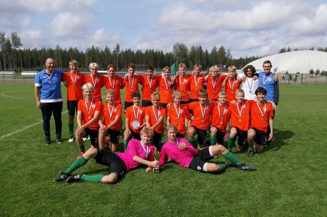 Pohjanmaan joukkue Team Sparv haki 14-vuotiaiden Huuhkajaturnauksesta Eerikkilästä mestaruuspytyn omakseen. Kuva Juha Harju