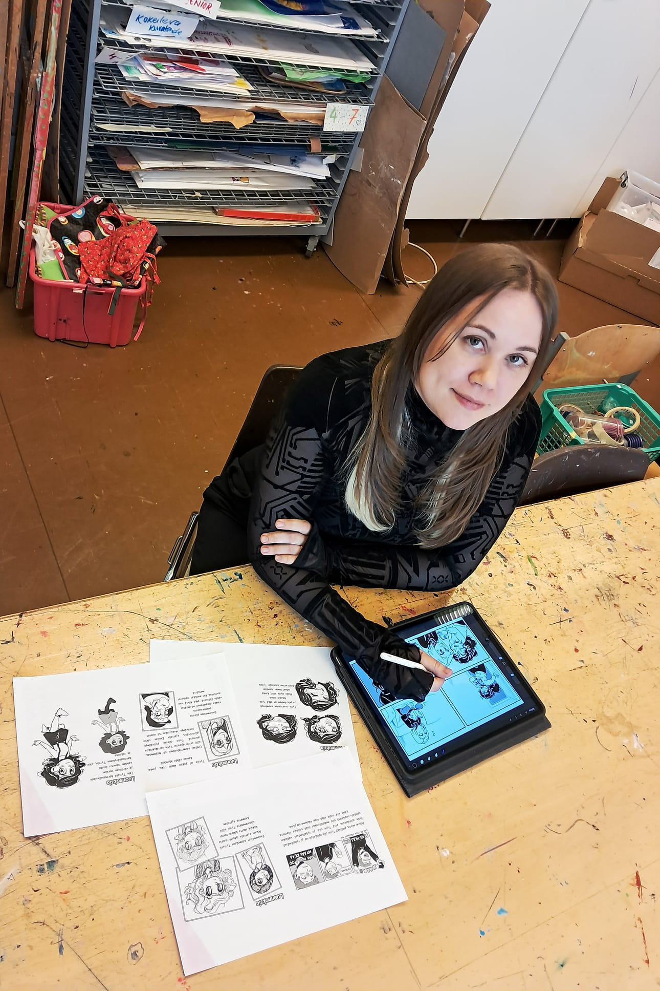 Torniolainen Laura Torvinen on Lounais-Lapissa ilmesyvän Katkeransuloinen sarjakuvastripin tekijä. Lokakuun 28. päivänä ilmestyy 500. Katkeransuloinen strippi. Ensi keväänä Torvinen on piirtänyt niitä jo 10 vuotta.