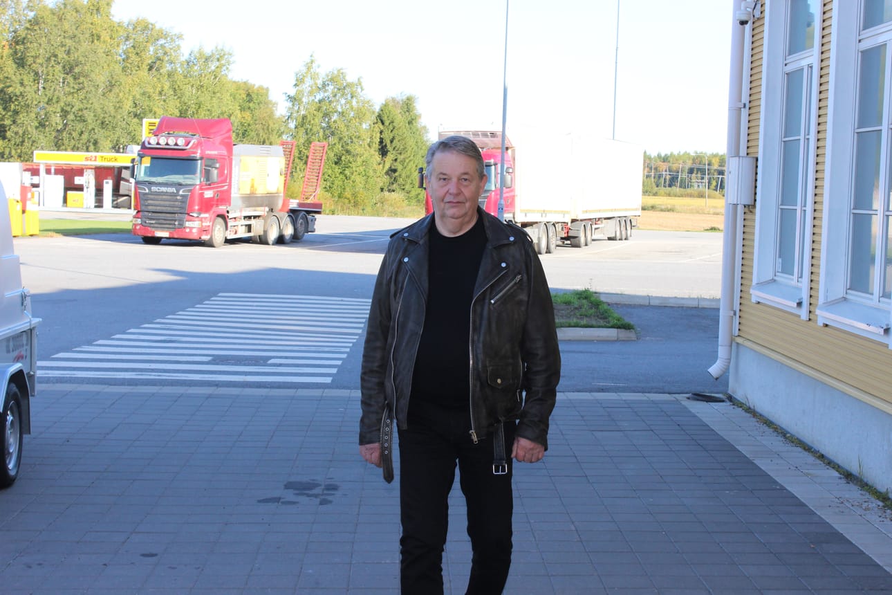 Vakavat sairaudet ovat takana päin, joten Juhani Holmin suunta on eteenpäin päivä kerrallaan.