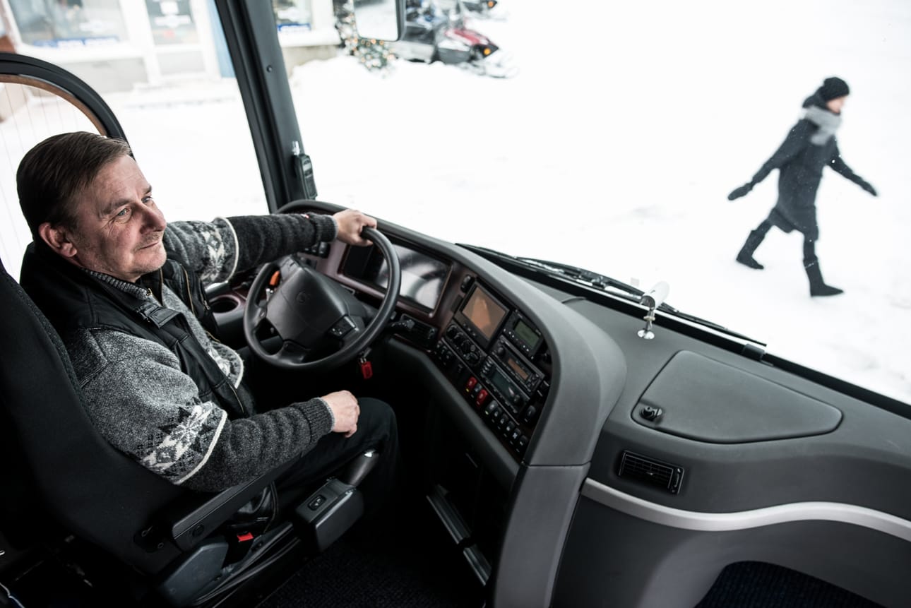– Takana on todella vilkas ja kiireinen vuodenvaihde. Ulkomaisia ryhmiä riittää kuljetettavaksi aiempia vuosia enemmän, kiittelee Rukahuolto Oy:n yrittäjä Esa Rontti.