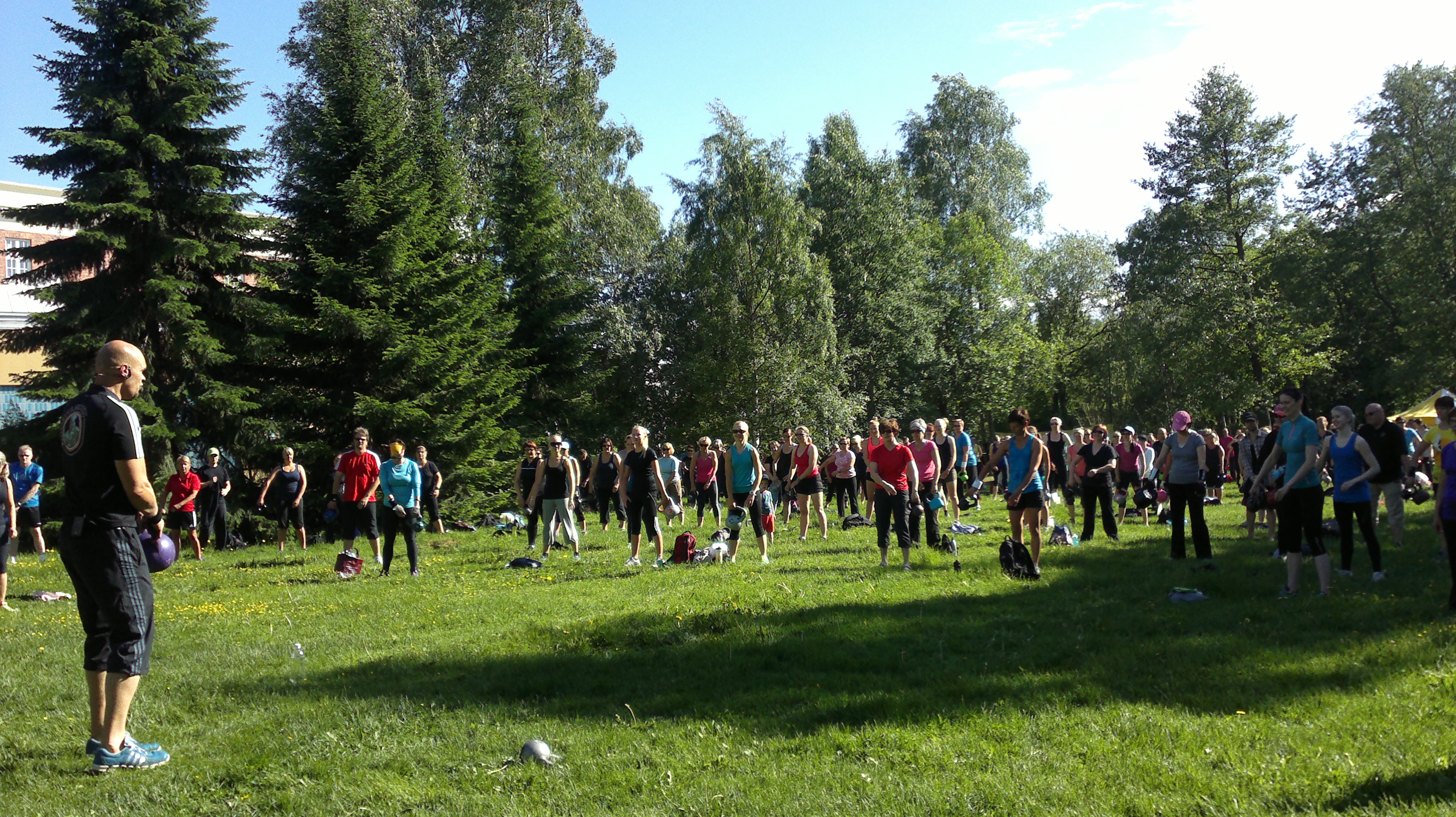 Ookko nää kahvakuulaillu -tapahtuma Ainolassa maanantaina.
