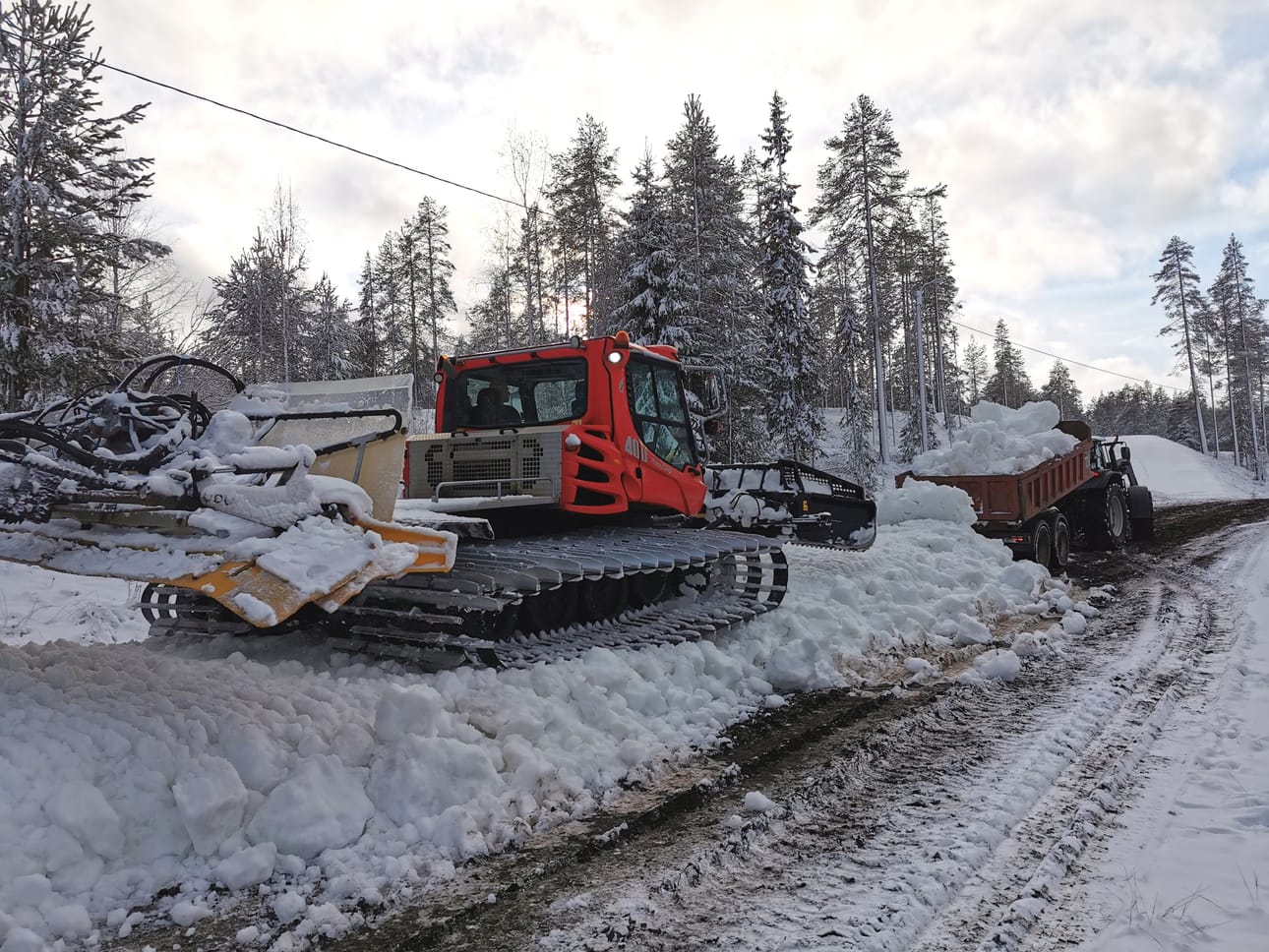 Ensilumenladun työt aloitettiin maanantaina Taivalkoskella.