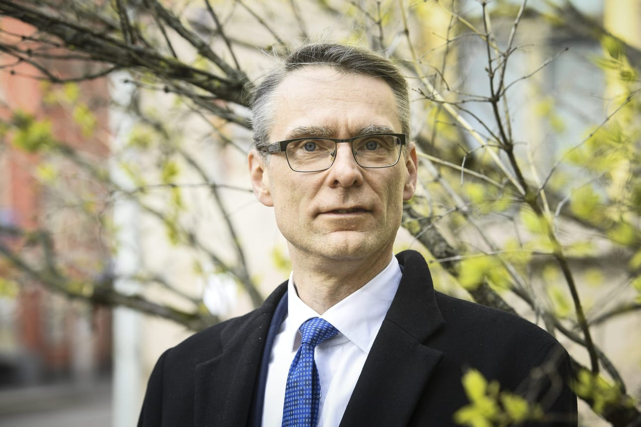 Oikeuskansleri Tuomas Pöysti katsoo, että vanhuspalveluiden henkilöstömitoituksen lainvalmistelussa ei ole otettu tarpeeksi huomioon tosiasiallisia olosuhteita. LEHTIKUVA / Emmi Korhonen