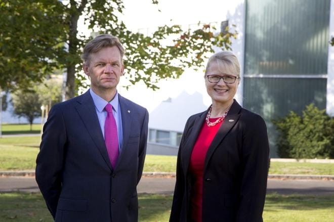 Vaasan yliopiston rehtori Jari Kuusisto ja Fulbright Suomi -säätiön toimitusjohtaja Terhi Mölsä allekirjoittivat yhteistyösopimuksen, jolla perustetaan Fulbright-University of Vaasa Scholar Award -stipendiohjelma.
