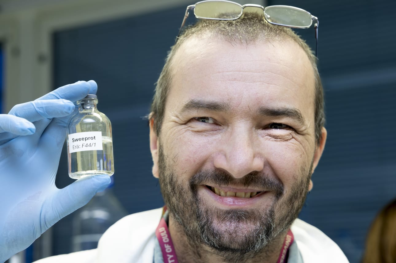 Professori Lloyd Ruddock vetää tutkimusryhmää, joka kehittää Oulun yliopistossa uutta sokeritonta ja kaloritonta Sweeprot-makeutusainetta.