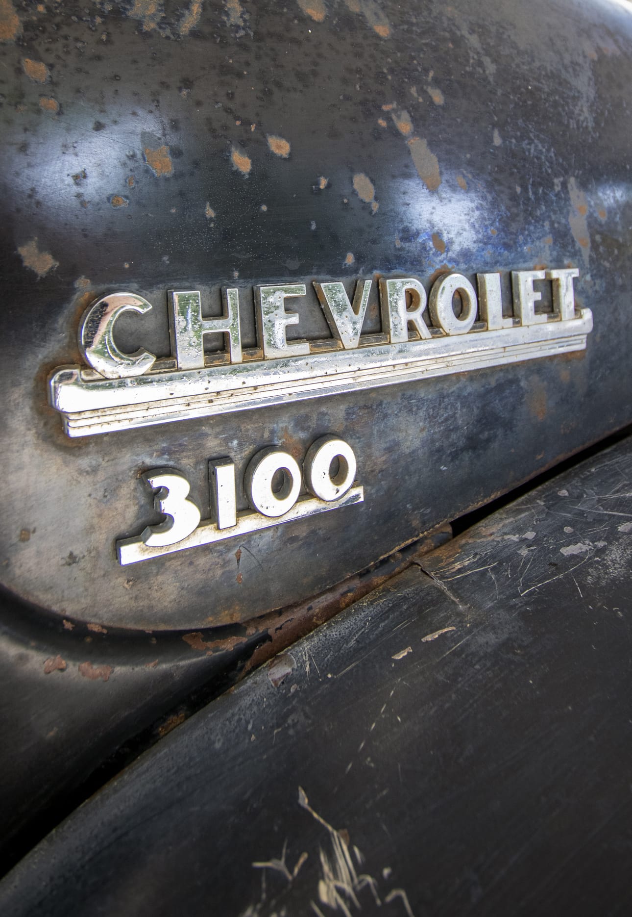 Liminkalaisen Pekka Kajulan tallista löytyy vuoden 1952 Chevrolet 3100.