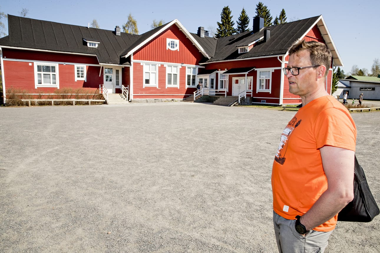 Luokanopettaja Kai Kleemola toivoi Salonpäässä maanantaina iltapäivällä, että koulusta syntyisi nyt jokin päätös.