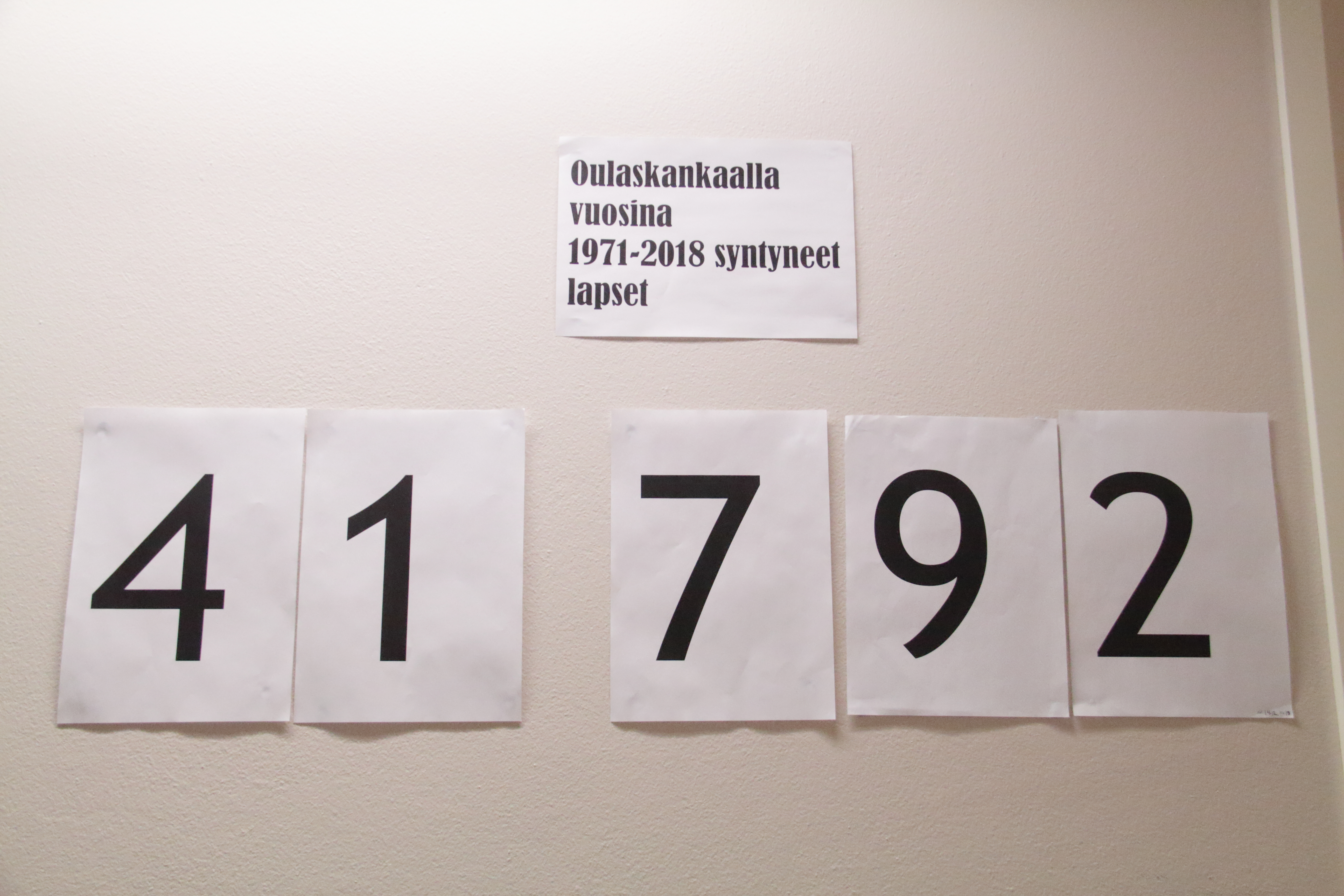 Oulaskankaan sairaalan seinällä on pidetty lukua sairaalassa syntyneistä lapsista. Laskuri pysähtyi perjantaina.