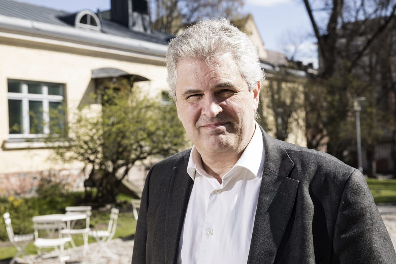 Helsingin yliopiston taloushistorian professori Jari Eloranta sanoo, että huippukokouksen lopputulos heijastelee EU-maiden sotaväsymystä. Eloranta näkee kuitenkin, että Venäjän täytyy nyt vakavasti miettiä rauhanneuvottelujen seuraavia askeleita, koska Ukrainalla on vakaa tuki lähivuosiksi. Arkistokuva toukokuulta.