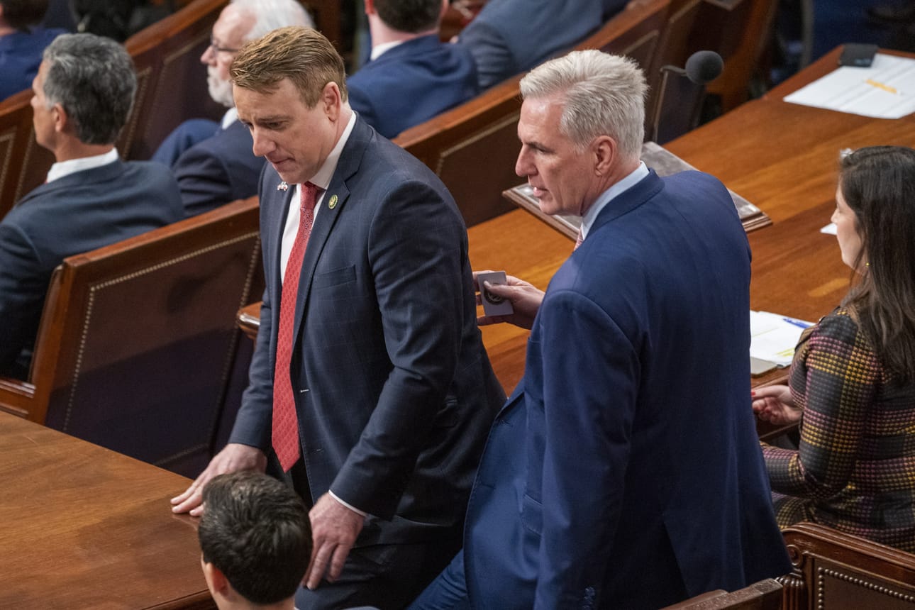 Republikaanien Kevin McCarthyn (oik.) kannatus jäi heikoksi ensimmäisellä kierroksella.