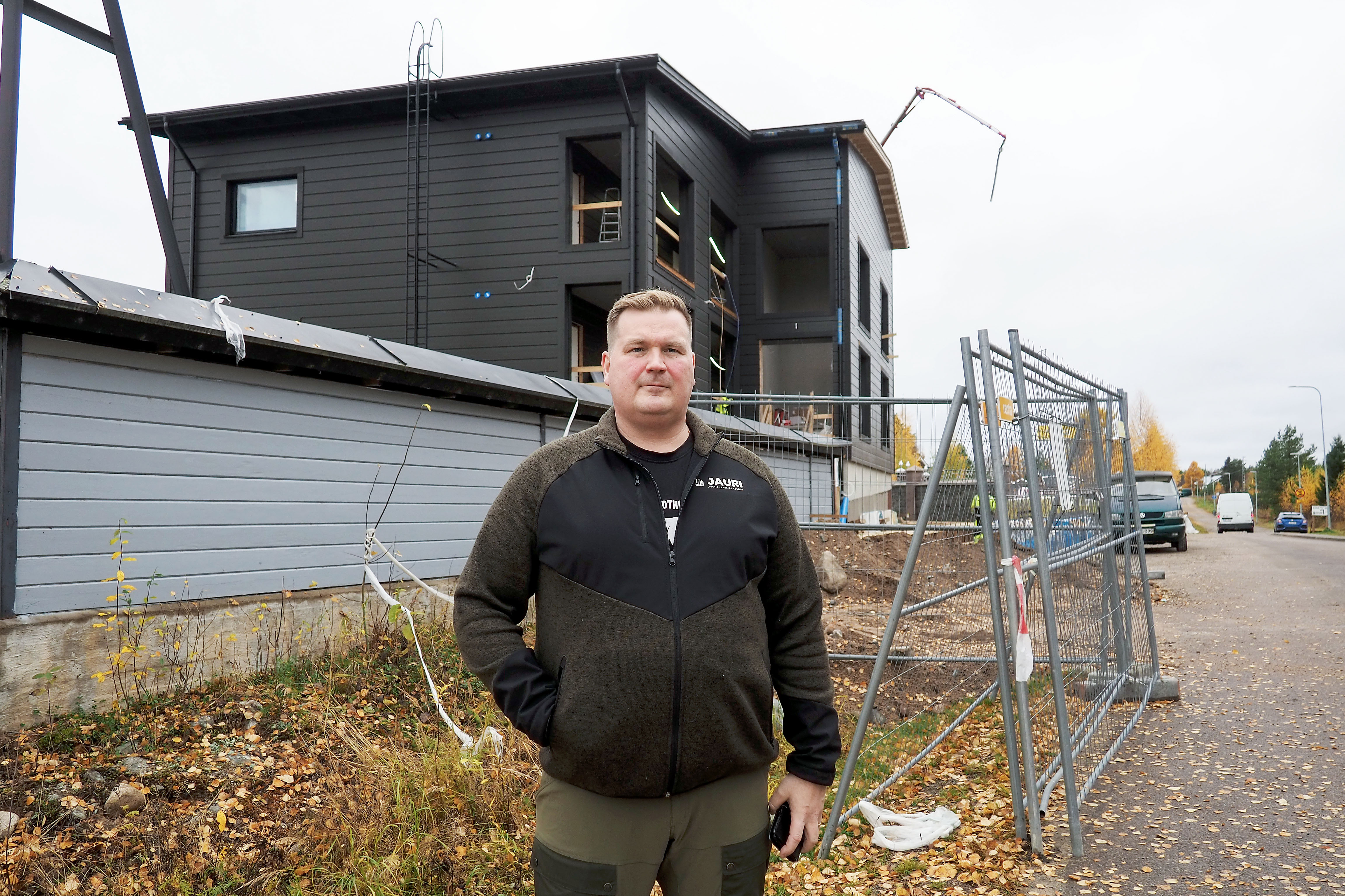 "Aiemmin ajateltiin, että meillä ei ole mitään, mutta nyt sellainen Lappi myy", sanoo kemijärveläinen matkailuyrittäjä Mikko Kanerva