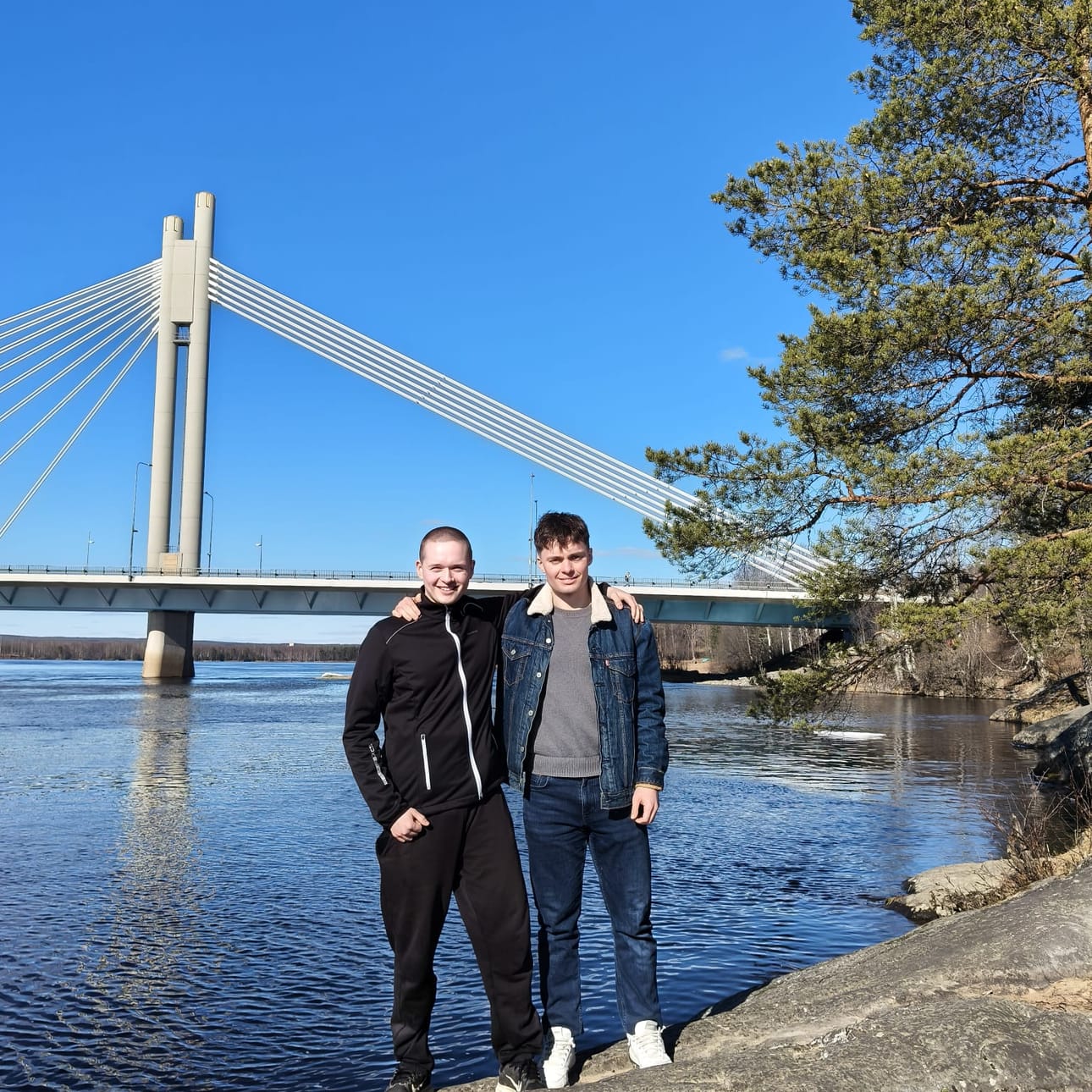 Aleksi Lehto (vasemmalla) otti yhteyttä Helsingistä muuttaneeseen Maksim Tuuvaan (oikealla) ajatuksena yhteinen poliittinen toiminta.