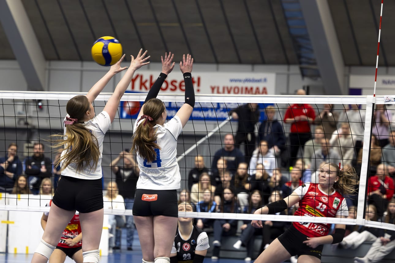 LP Kangasalan Emilia Lehkonen (#13) teki ottelun ratkaisupisteen. Laihian Lujan hieno turnaus päättyi pettymyksen ja ylpeyden sekoitukseen.