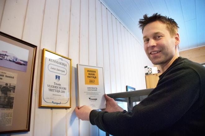 Lasse Saarenpää palkittiin viime vuoden kevättalvella maakunnallisella nuoren yrittäjän palkinnolla. KUVA: KAROLIINA SYRJÄ