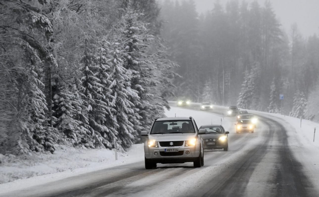 Sää lauhtuu tänään rajusti. Lapissa sade tulee silti enimmäkseen lumena.
