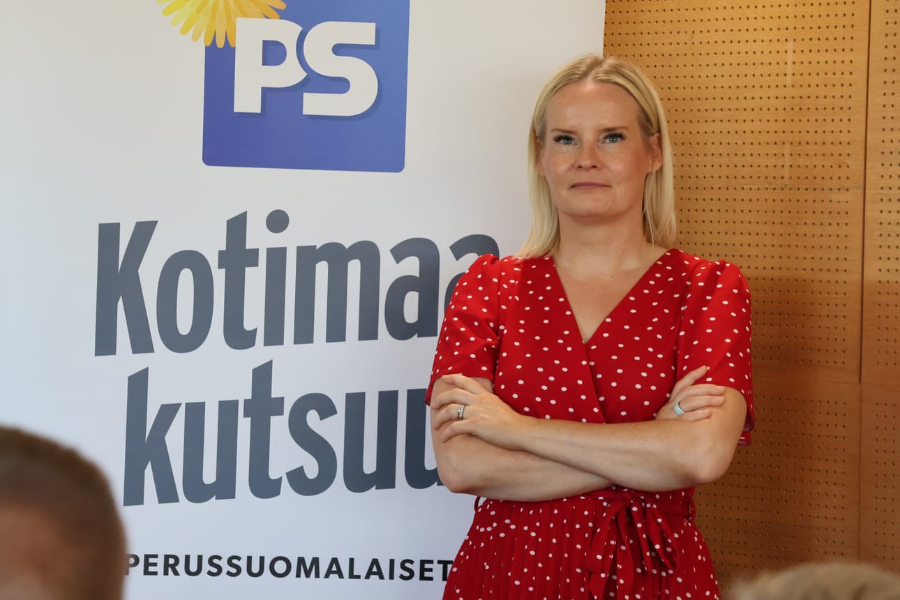 Mäyryn Nesteelle kokoontui tiistai-iltapäivänä runsaasti kuulijoita seuraamaan valtiovarainministeri Riikka Purran vierailua ja keskustelemaan ajankohtaisista asioista.