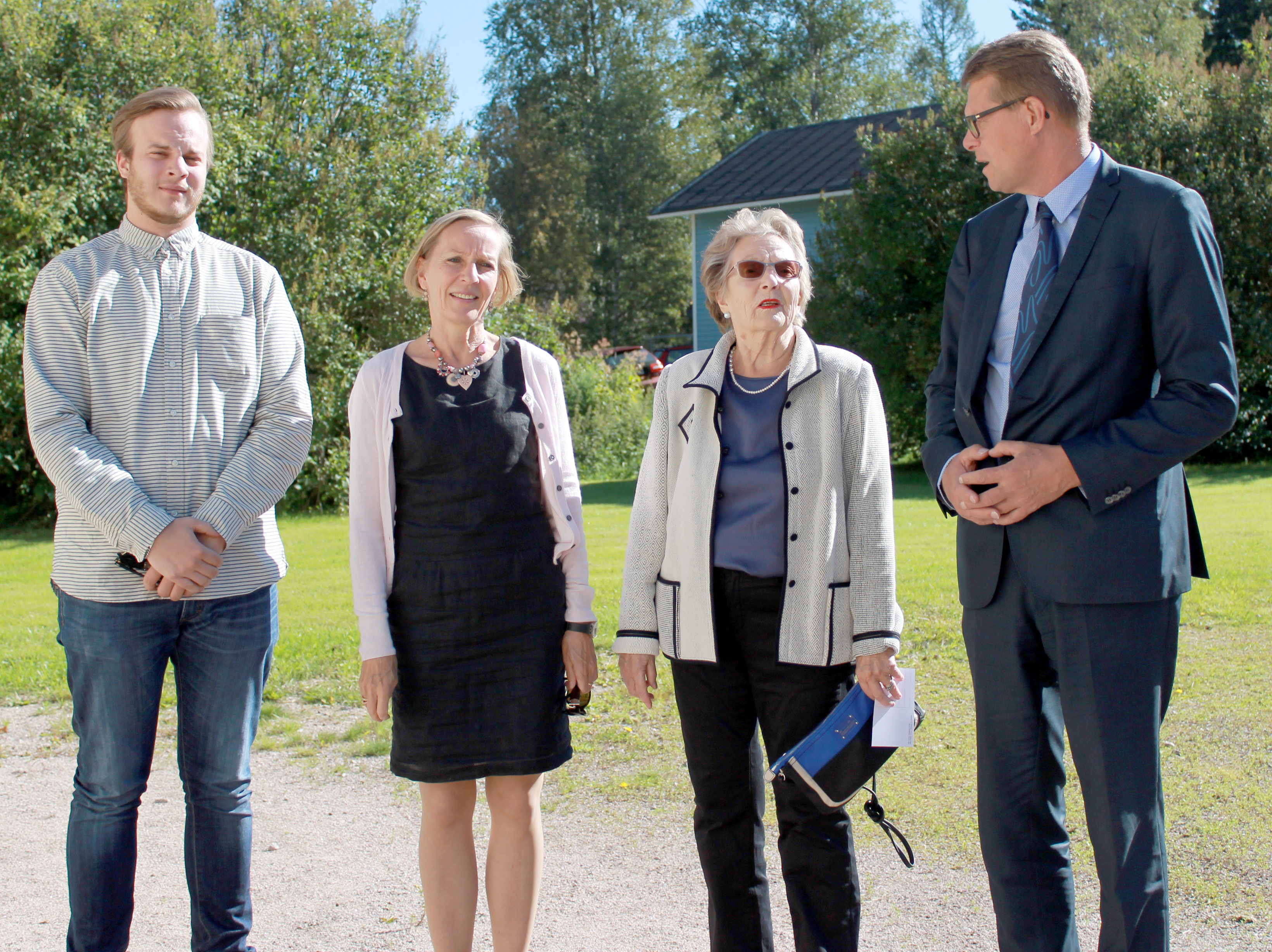Tilaisuuteen osallistui Sunilan sukua ja kunniavieraita. Kuvassa vasemmalta Esko Viranko, Satu Viranko, Ritva Viranko ja Matti Vanhanen.
