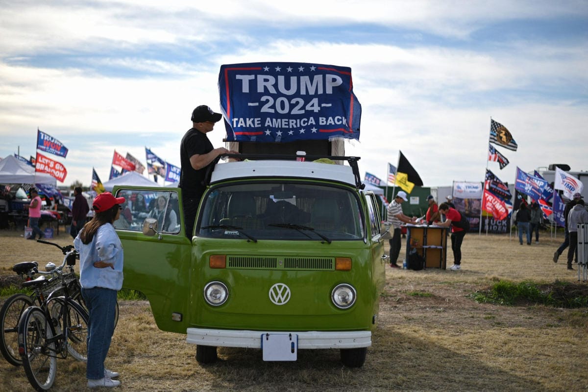 Trumpin kannattajia kokoontui paikalle hyvissä ajoin. LEHTIKUVA/AFP
