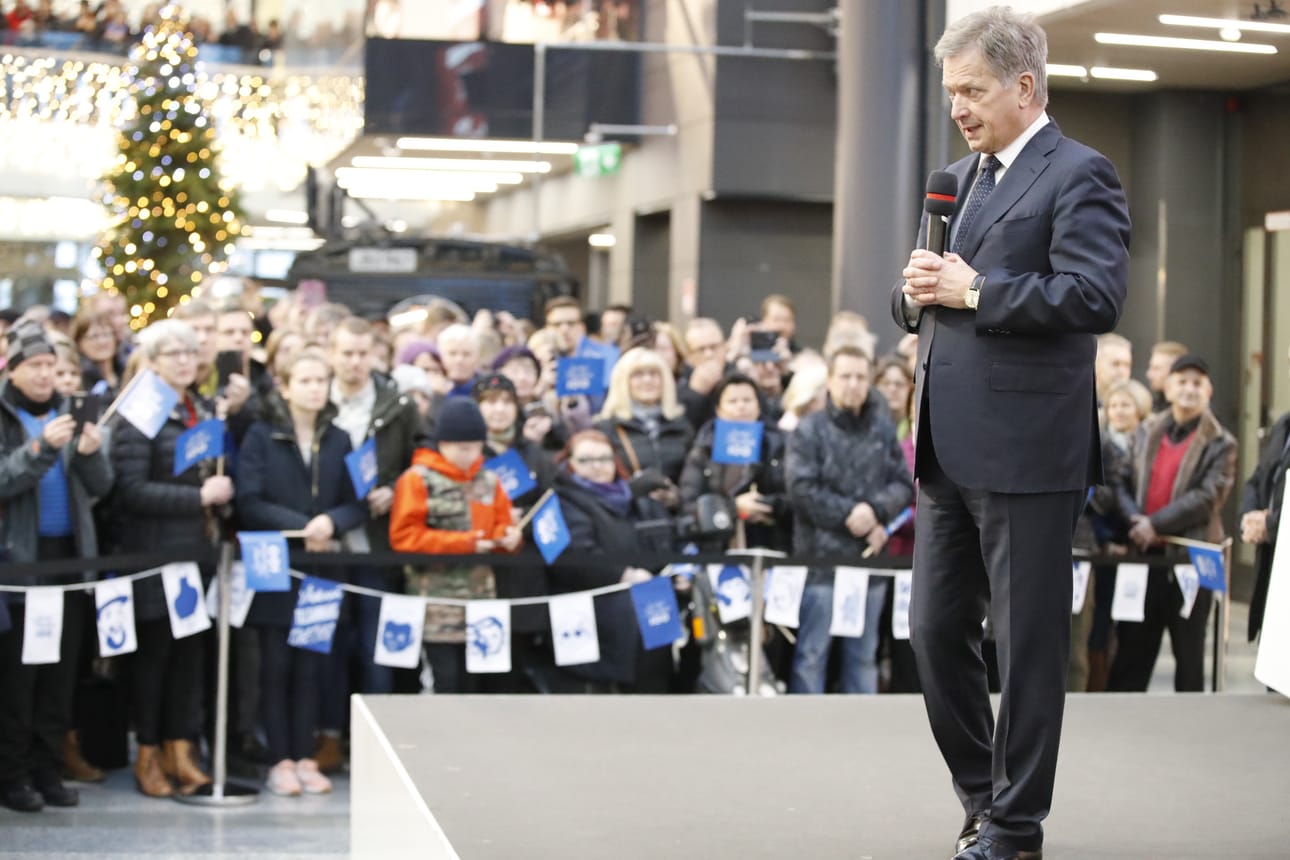 Presidentti Sauli Niinistö puhui oululaisille kauppakeskus Valkean kesäkadulla.