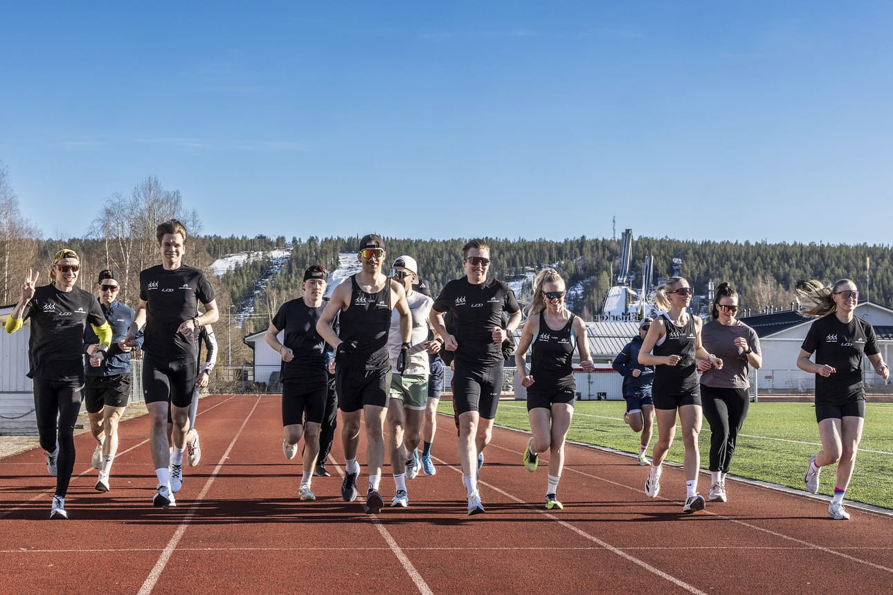 Lapin Toivojen tehotiistai vetää juoksusta innostunutta väkeä Saarenkylän urheilukentälle.
