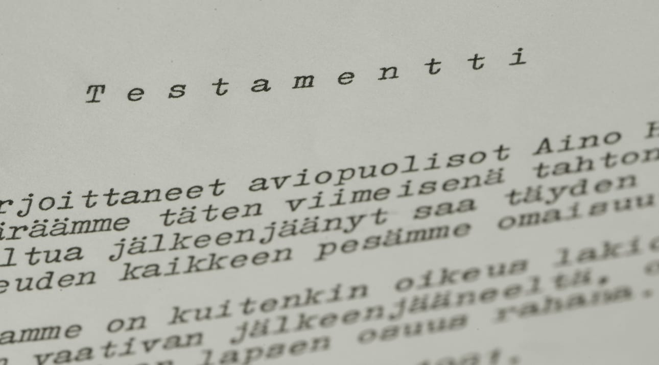 Perintöveroa maksetaan perinnön saamisen yhteydessä. Luovutusvoittoveroa maksettaisiin vasta, jos perittyä omaisuutta laitettaisiin myyntiin. LEHTIKUVA / Martti Kainulainen