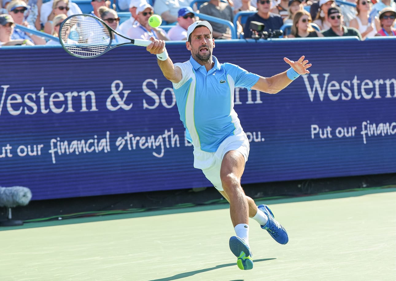 Novak Djokovic (kuvassa) ja Carlos Alcaraz ovat kohdanneet nyt neljä kertaa. Taisteluparin voitot ovat tasan 2–2. LEHTIKUVA/AFP