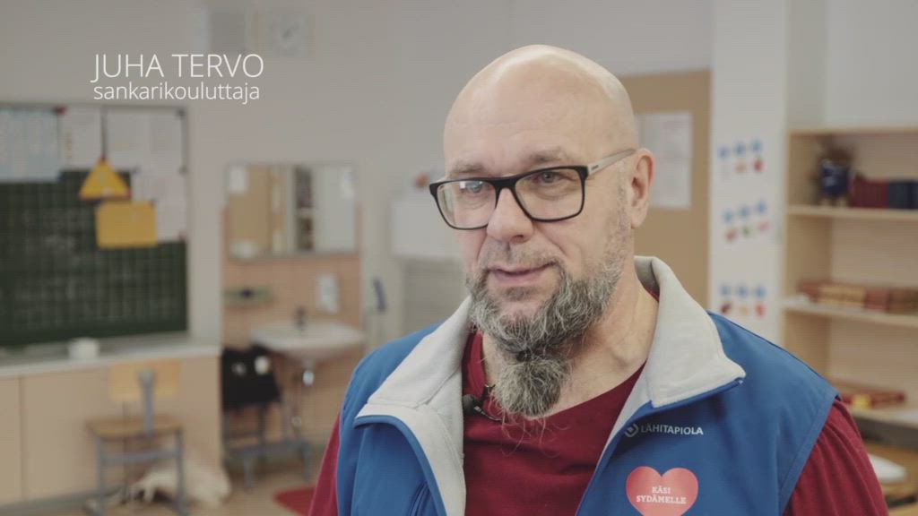 Nivavaaran koulun 5. luokka täyttyi sankareista – “Täällä opitaan elämän kansalaistaitoja”