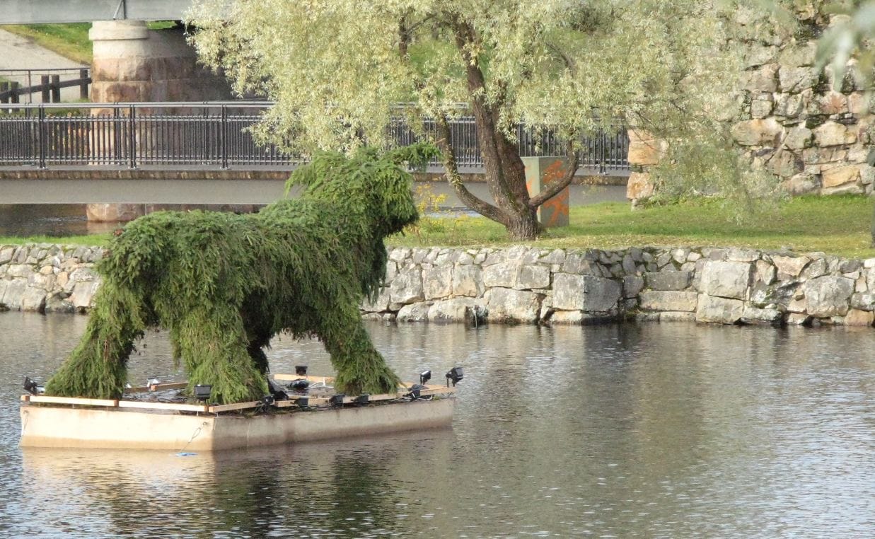 Kajaanissa on poltettu kekripukki perinteisesti marraskuussa. Nyt kekripukin poltto on luvassa myös Oulussa. Kuvassa on Kajaanin pukki vuodelta 2008.
