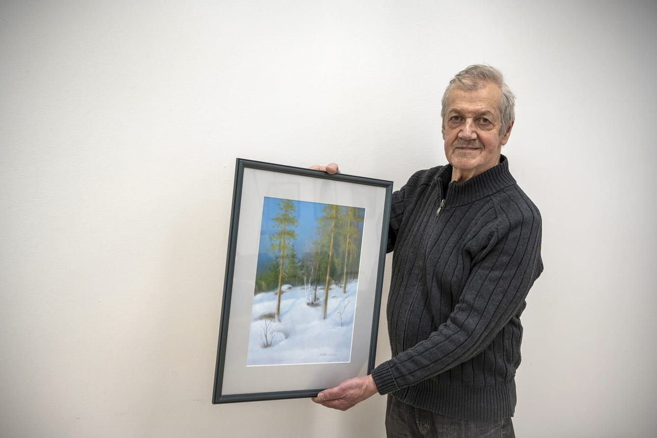 Enemmässä määrin aloin harrastaa taidetta, kun juoksu jäi taka-alalle. Jotain tuli siihen tilalle. Maalaaminen oli silloin minulle hyvin luonnollinen asia, Tuomo Hovila kertoo.