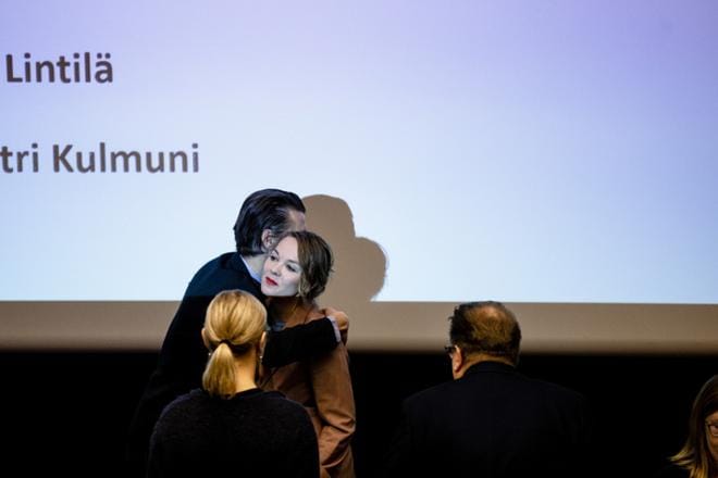 Keskustan puheenjohtaja Katri Kulmunilla on kova taisto edessä. Uuden sukupolven punamullan on onnistuttava ja siinä sivussa on oman puolueen kannatus saatava vihdoin nousemaan. KUVA: Joel Maisalmi